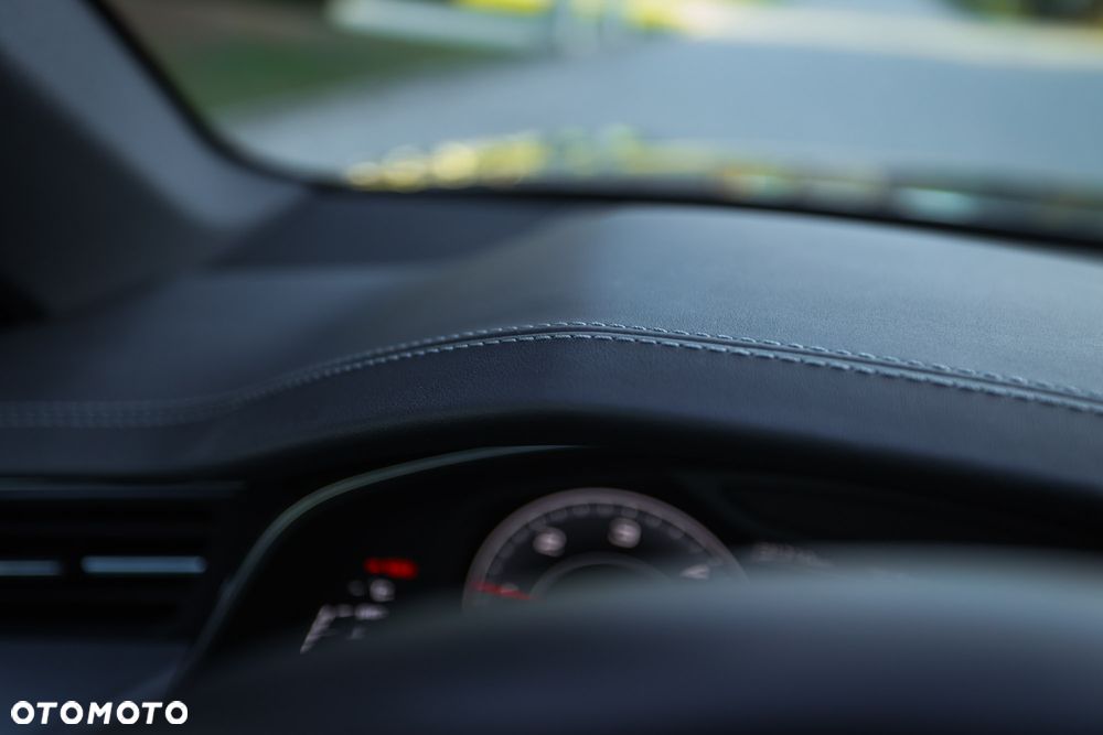 Audi A6 Avant 40 TDI quattro S tronic S line - 32