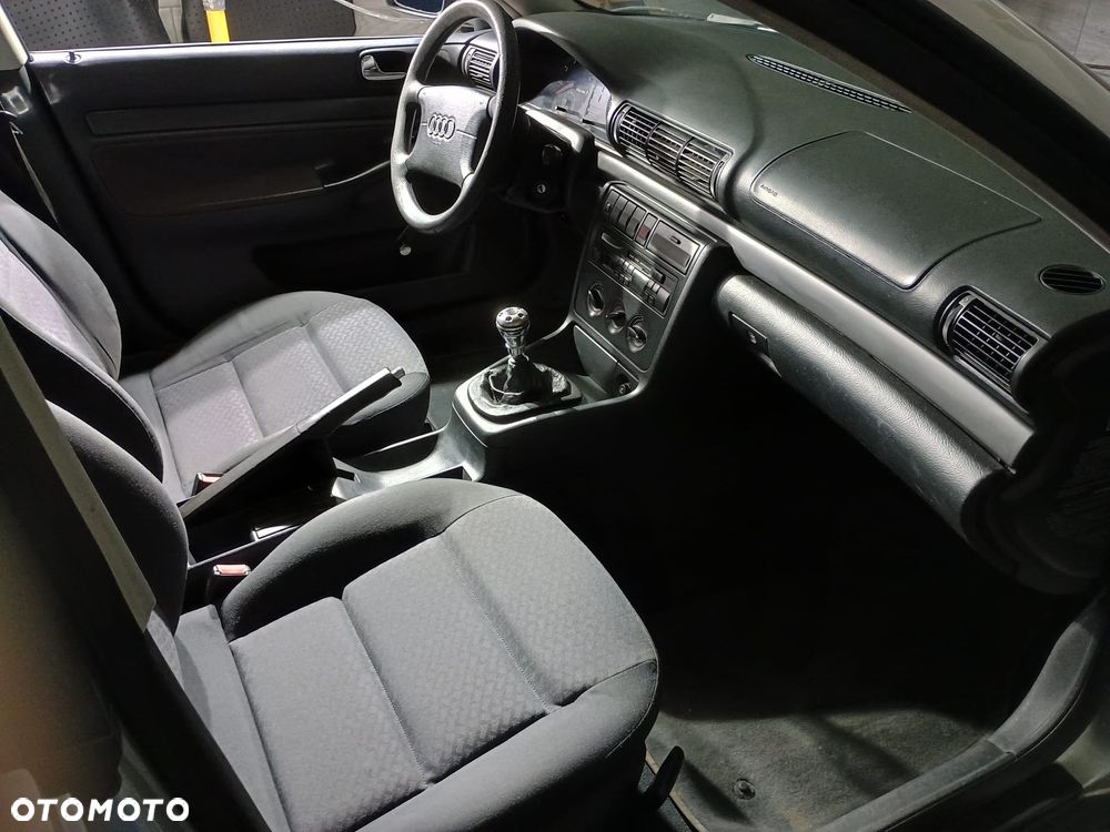 Audi A4 Limousine - 10