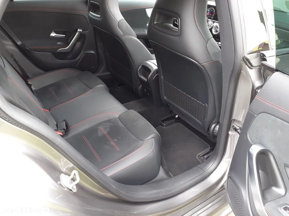 Mercedes-Benz CLA 200 AMG Line 7G-DCT - 26