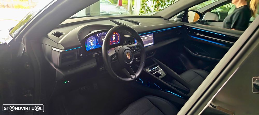 Porsche Macan Electric 4 - 36