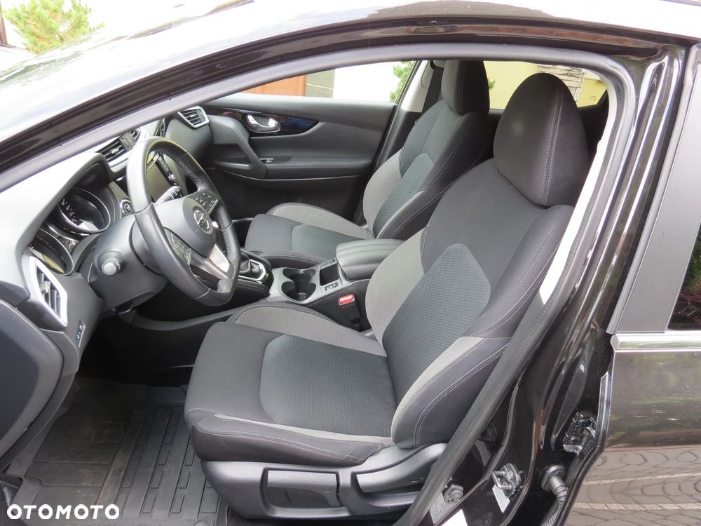 Nissan Qashqai 1.3 DIG-T DCT ZAMA - 28