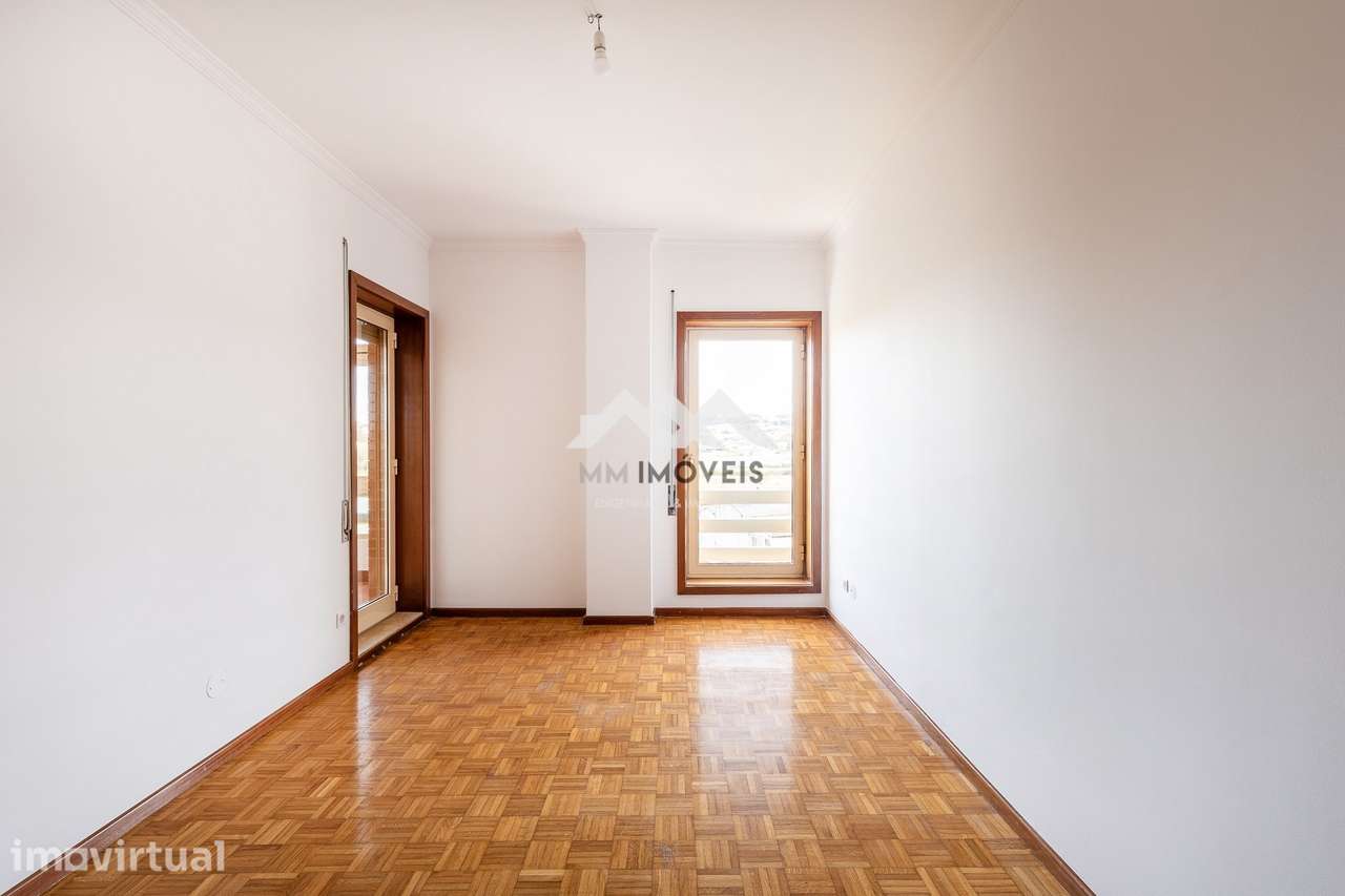 Apartamento T2 Duplex | Fânzeres | METRO | Varanda | Elevador - Grande imagem: 5/24