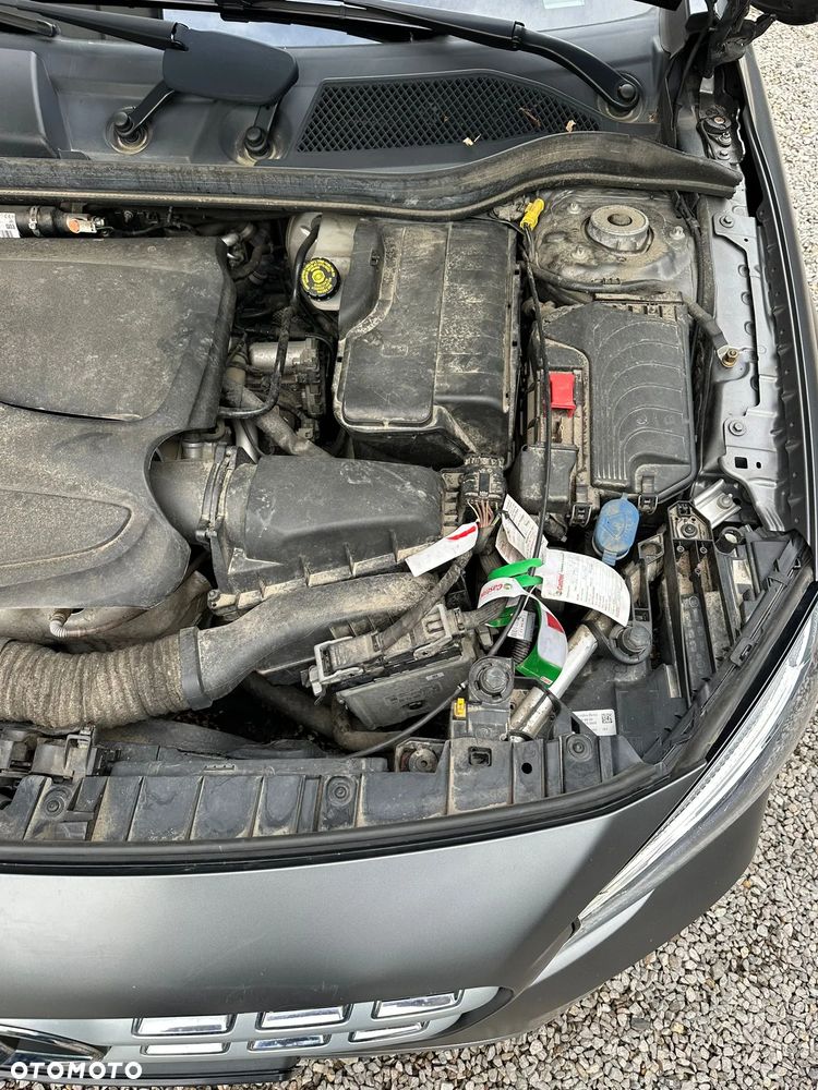 Mercedes-Benz GLA 200 7G-DCT - 32