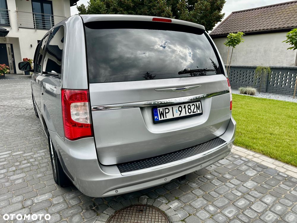 Chrysler Town & Country 3.6 Limited - 24