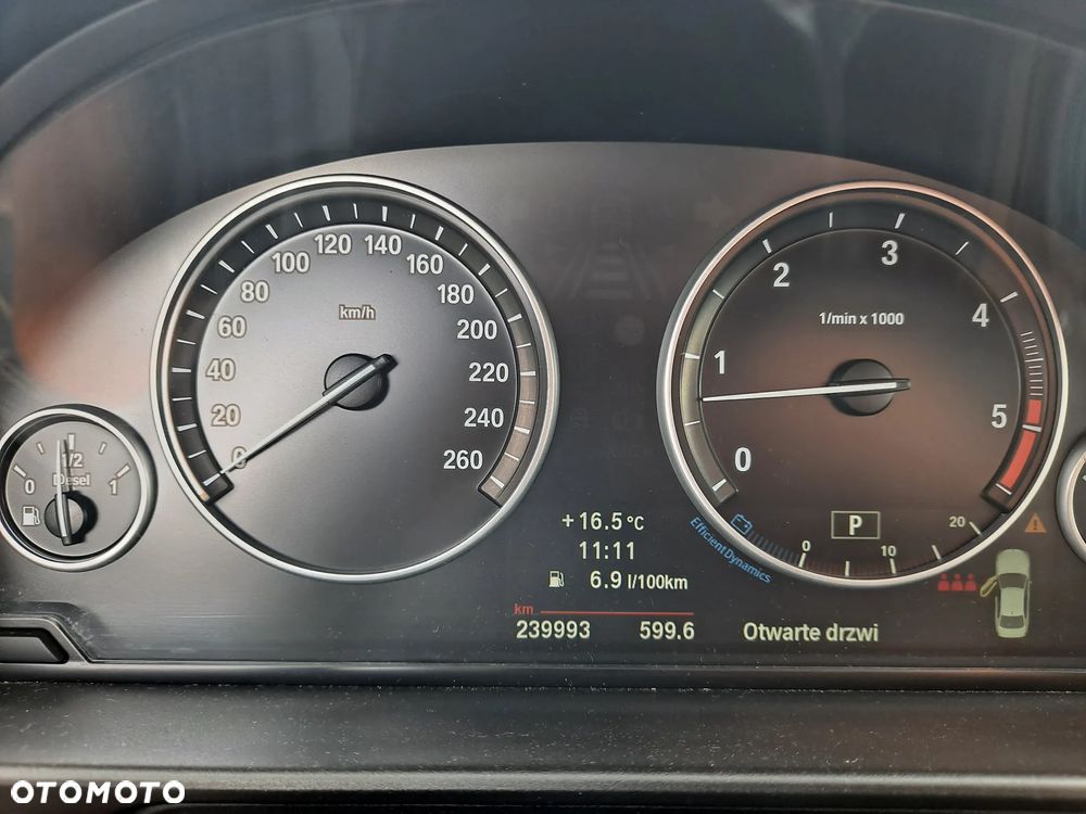 BMW Seria 5 530d xDrive Luxury Line - 37