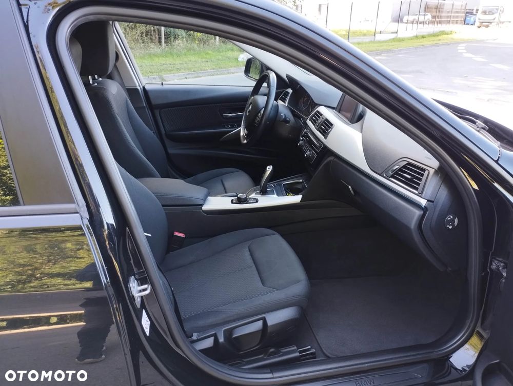 BMW Seria 3 318d - 13