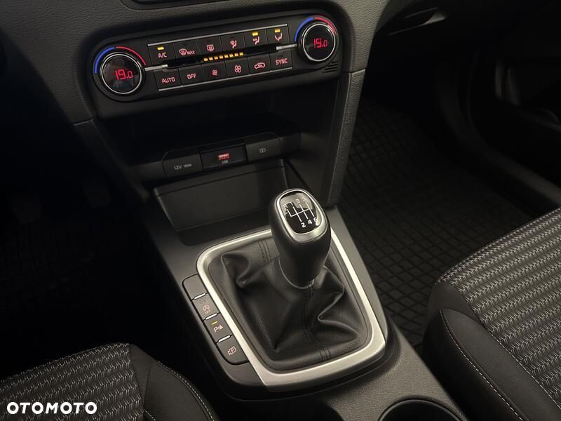 Kia Ceed 1.5 T-GDI M - 17