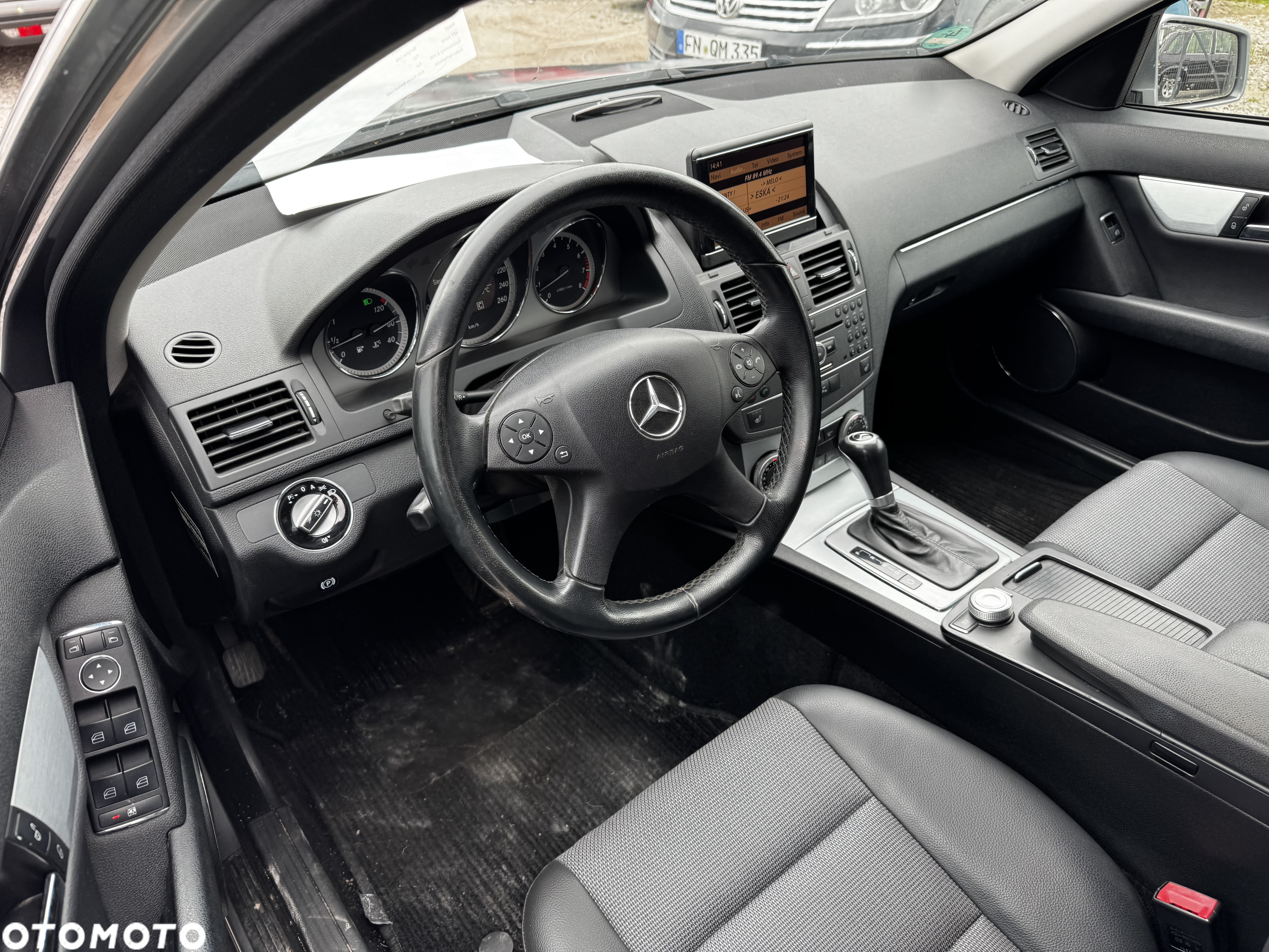 Mercedes-Benz Klasa C 250 CGI T Automatik BlueEFFICIENCY Avantgarde - 34