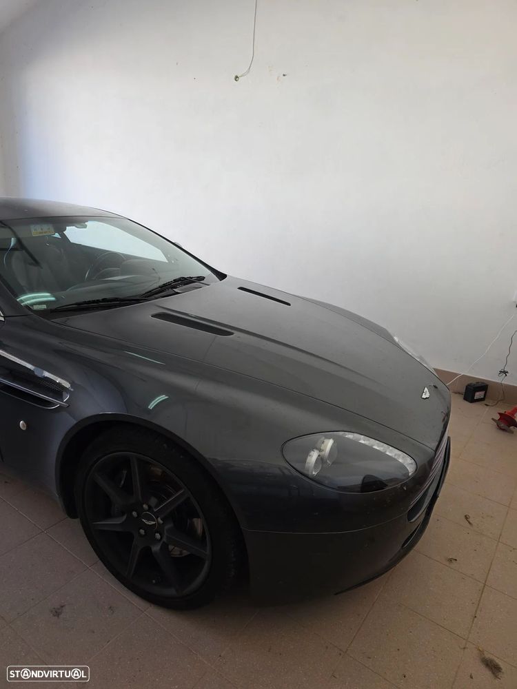 Aston Martin Vantage Coupe - 5