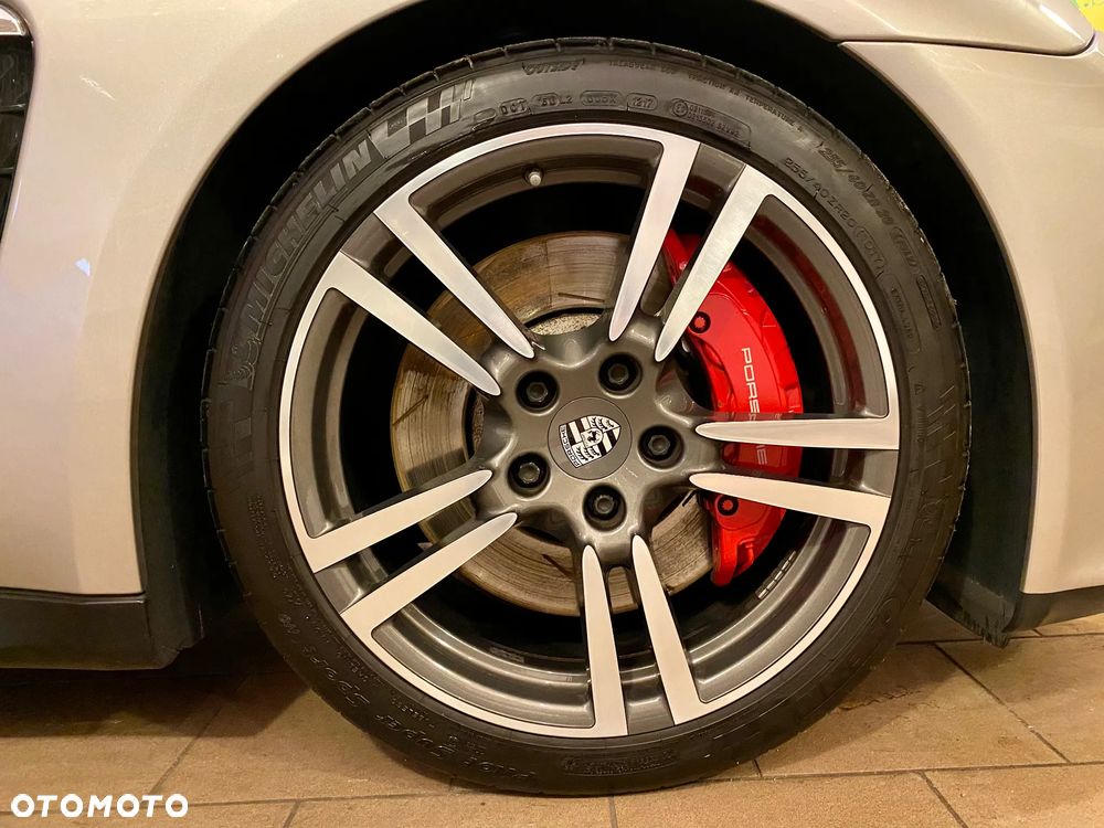 Porsche Panamera GTS PDK - 26