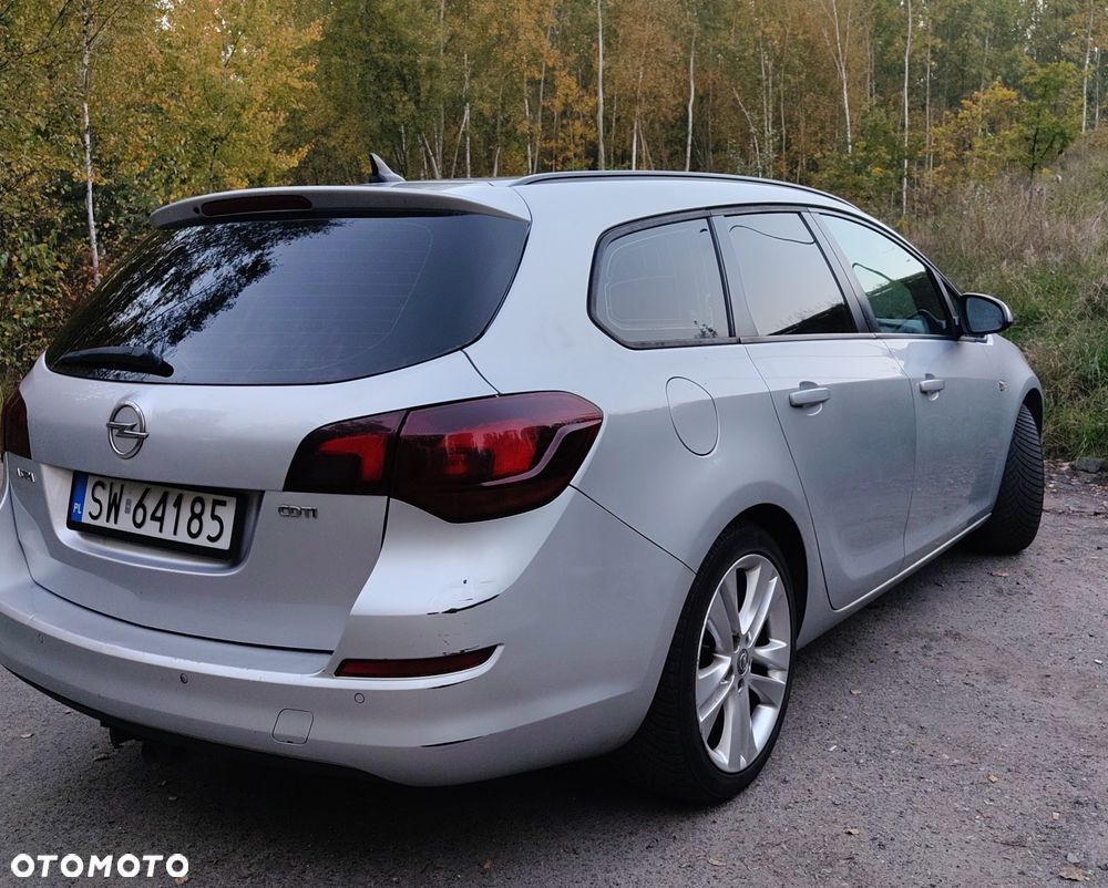 Opel Astra 2011 photo 4