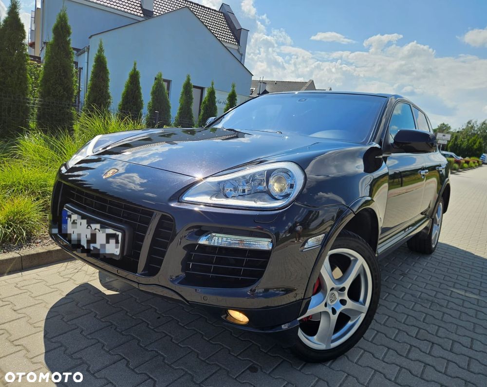 Porsche Cayenne - 1