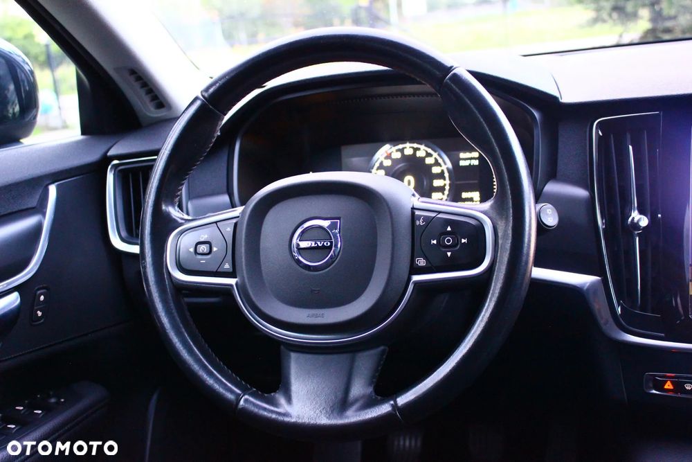Volvo V90 D3 Momentum - 33