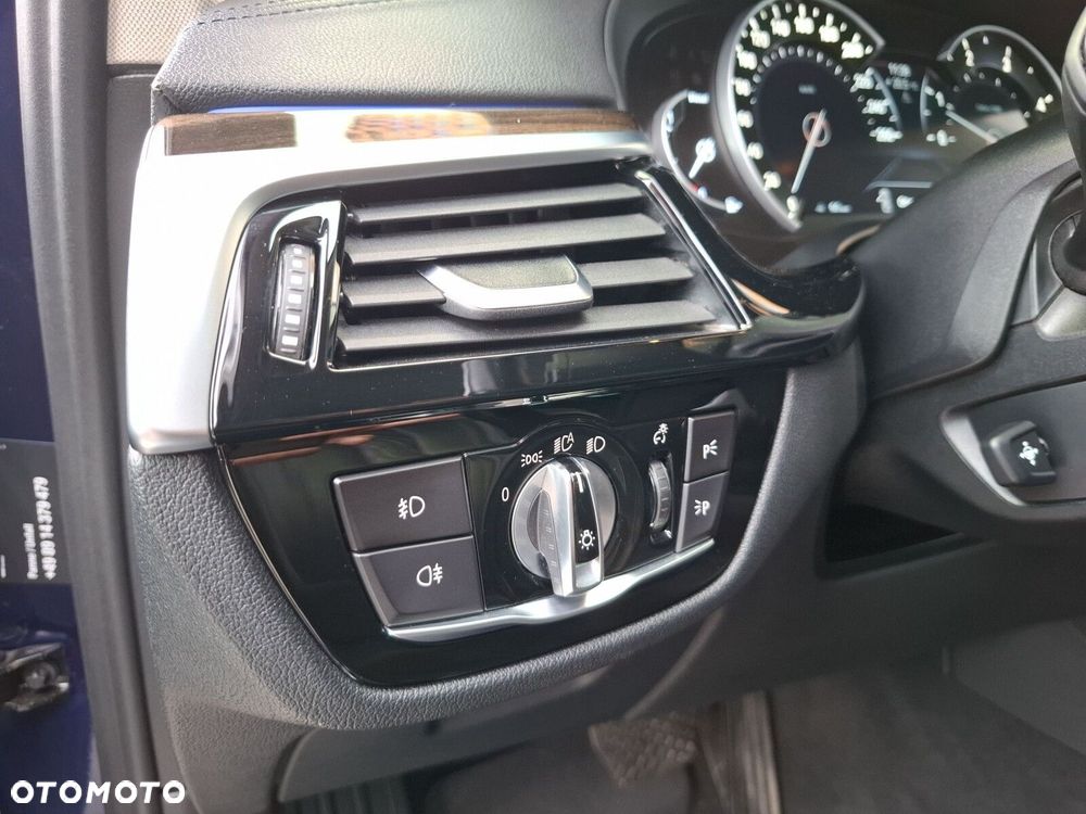 BMW Seria 5 520d xDrive Luxury Line sport - 28
