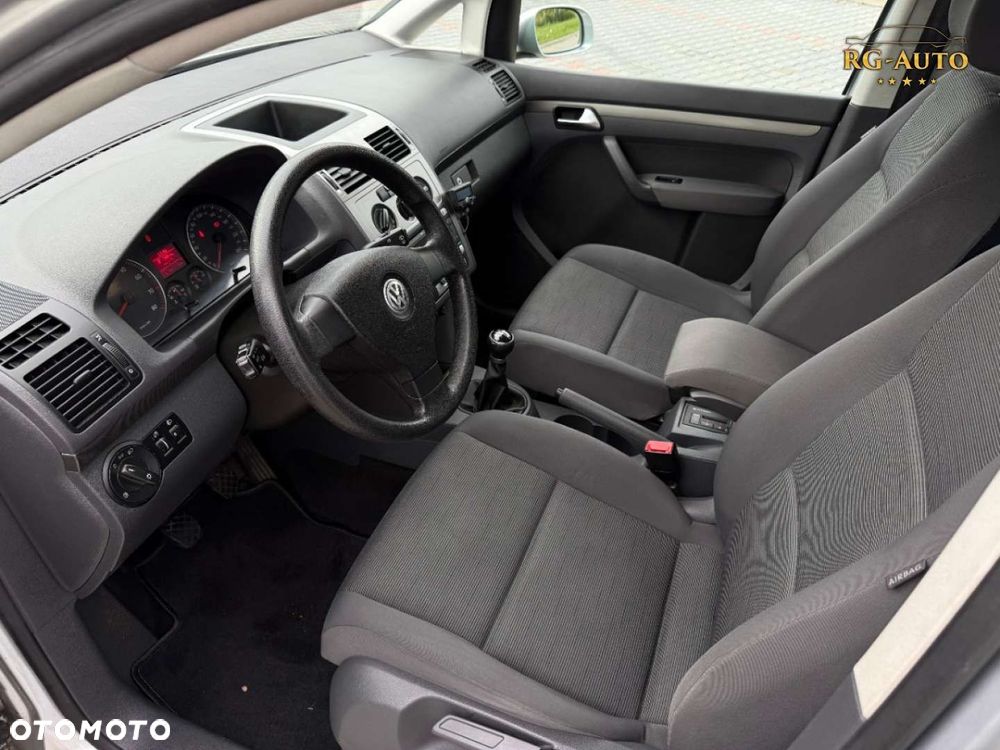 Volkswagen Touran - 24