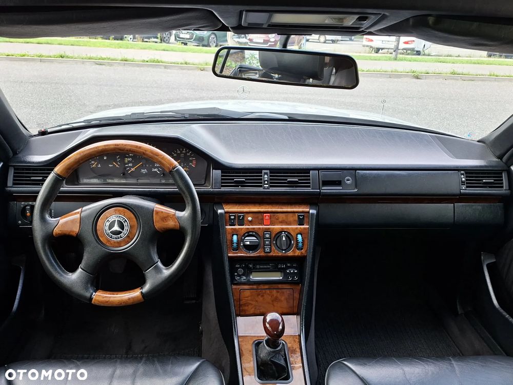Mercedes-Benz Klasa E 200 - 15