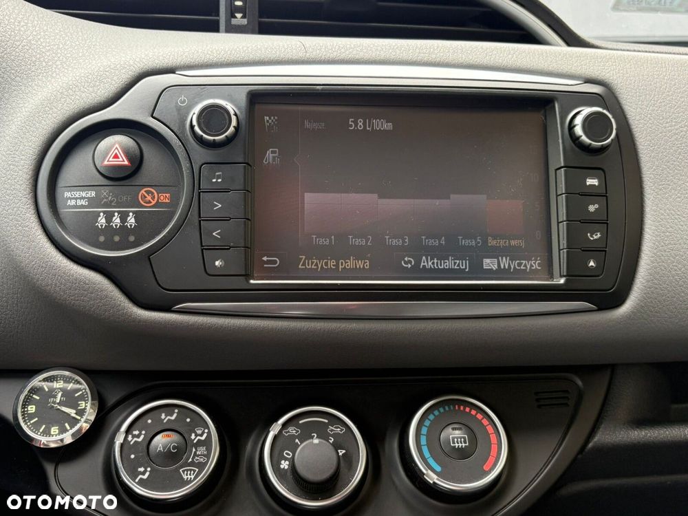 Toyota Yaris 1.33 Premium EU6 - 18