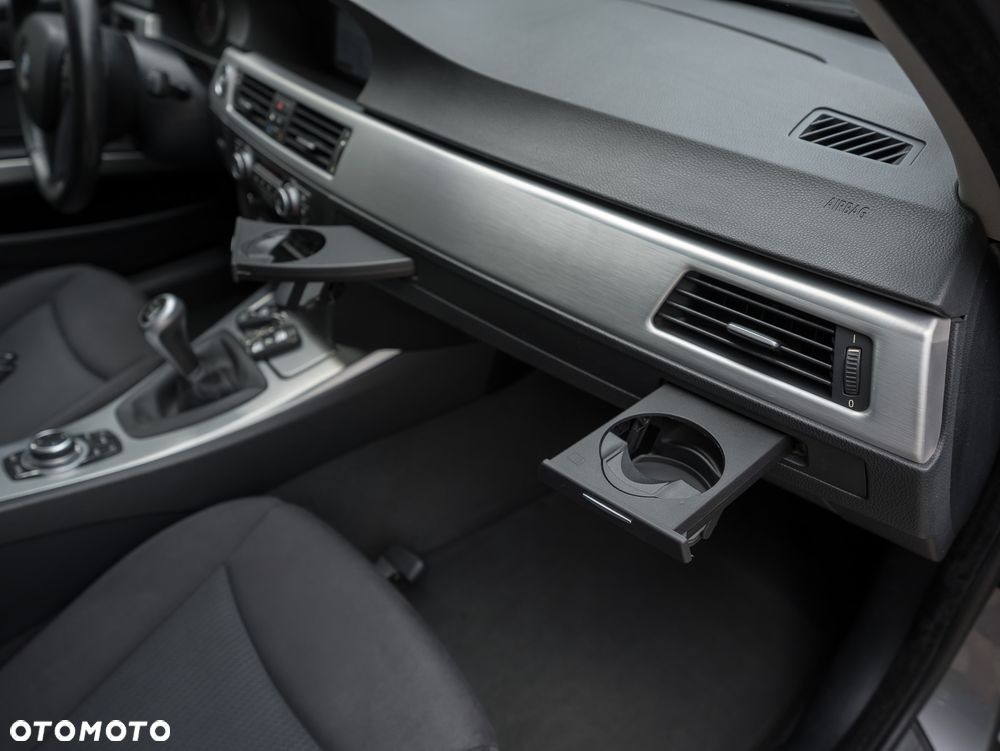 BMW Seria 3 320i Edition Exclusive - 26
