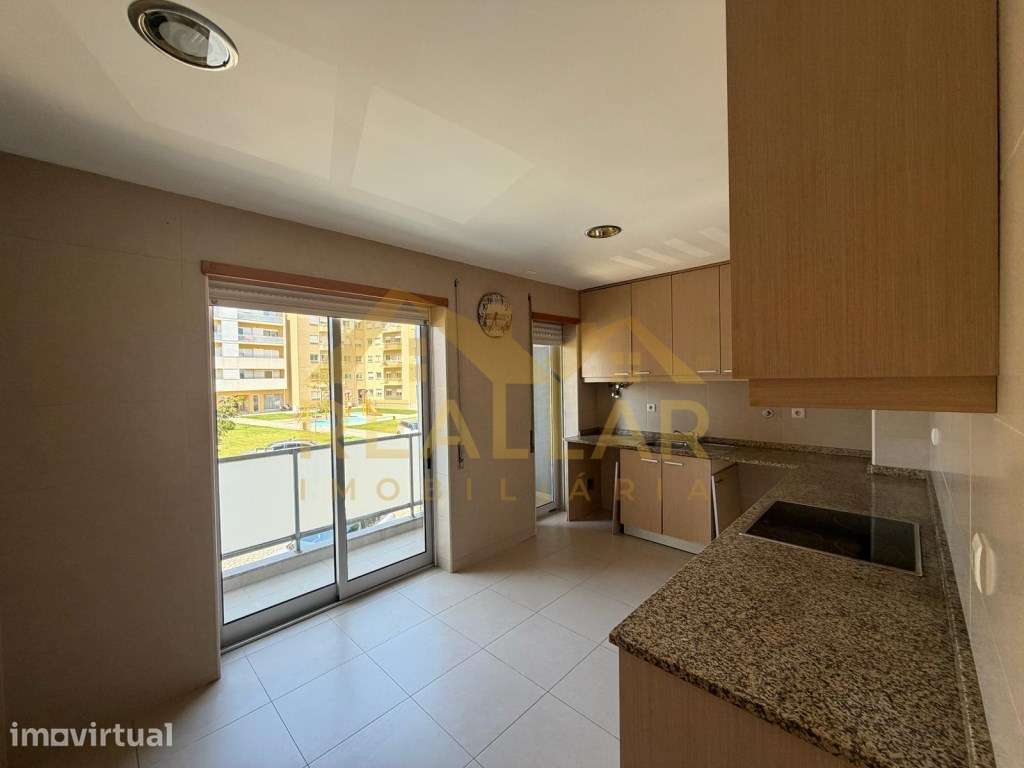 Excelente Apartamento T2 para Arrendamento na Póvoa de Varzim - Grande imagem: 3/26