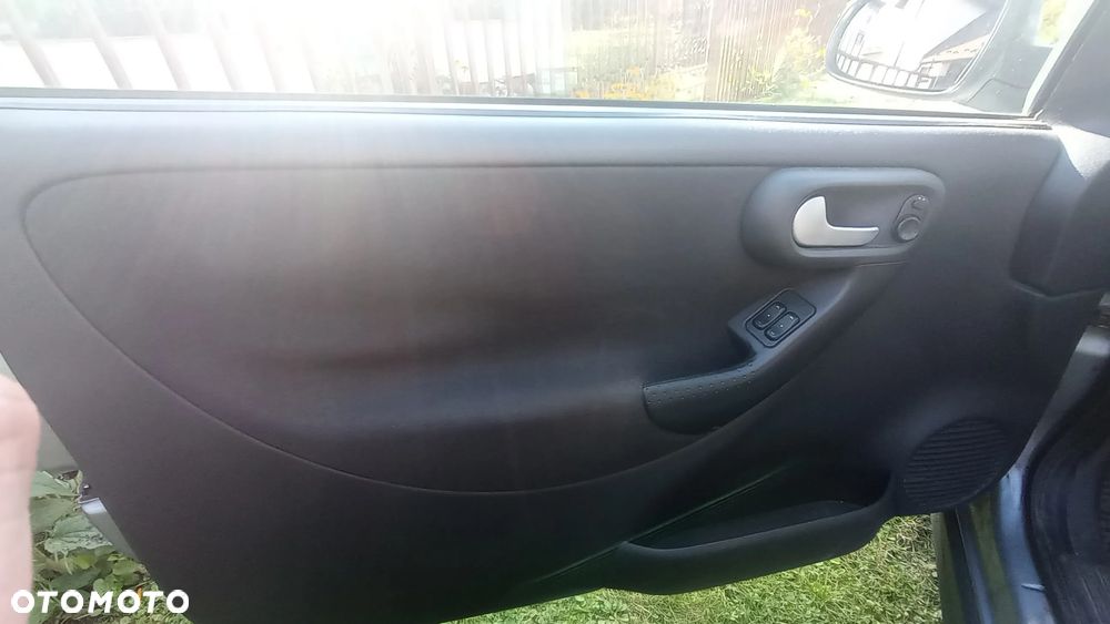 Opel Corsa 1.2 16V Cosmo - 11