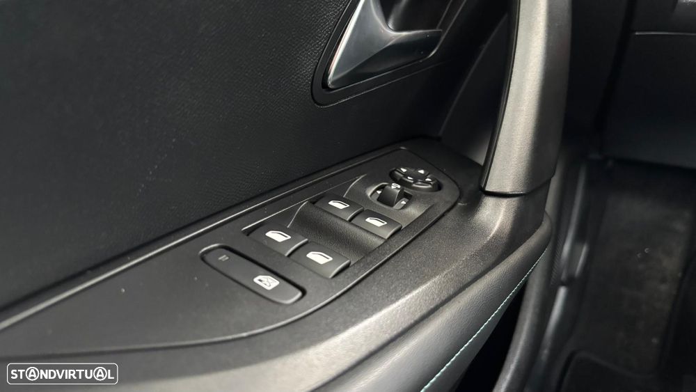 Peugeot 2008 1.5 BlueHDi Allure EAT8 - 9