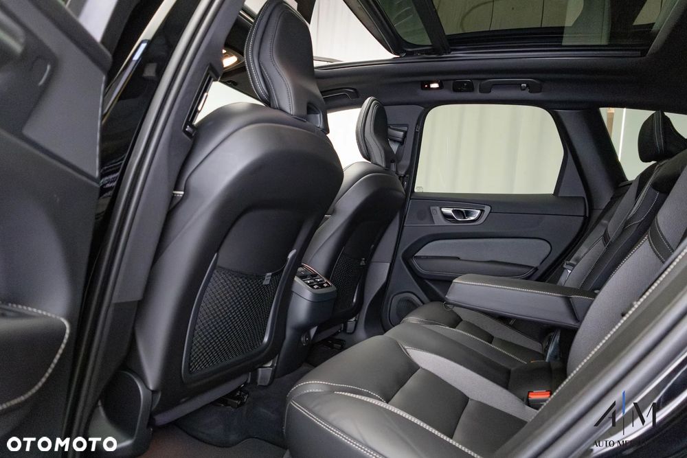 Volvo XC 60 B4 D AWD Ultimate Dark - 32