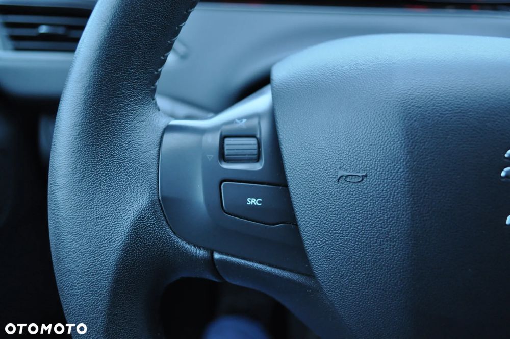 Peugeot 208 - 19