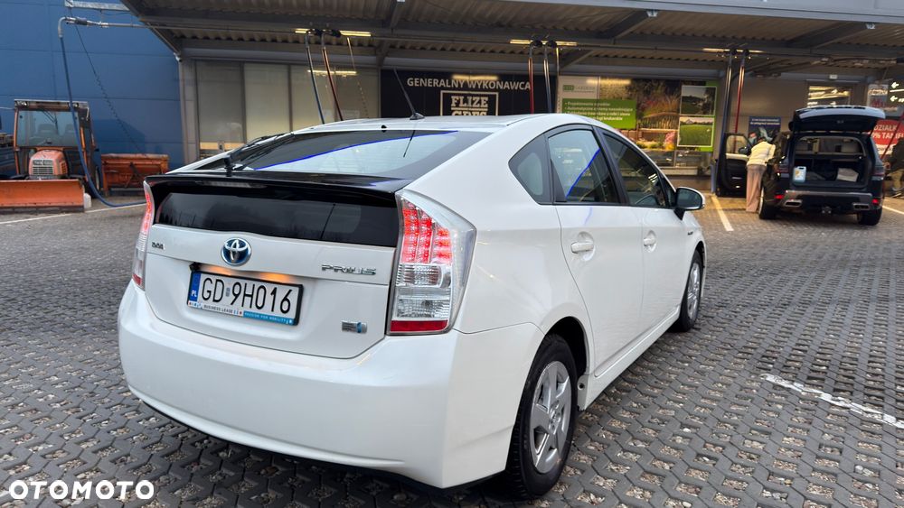 Toyota Prius 1.8 HSD Prestige - 6