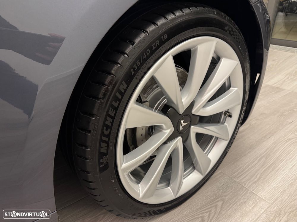 Tesla Model 3 - 11