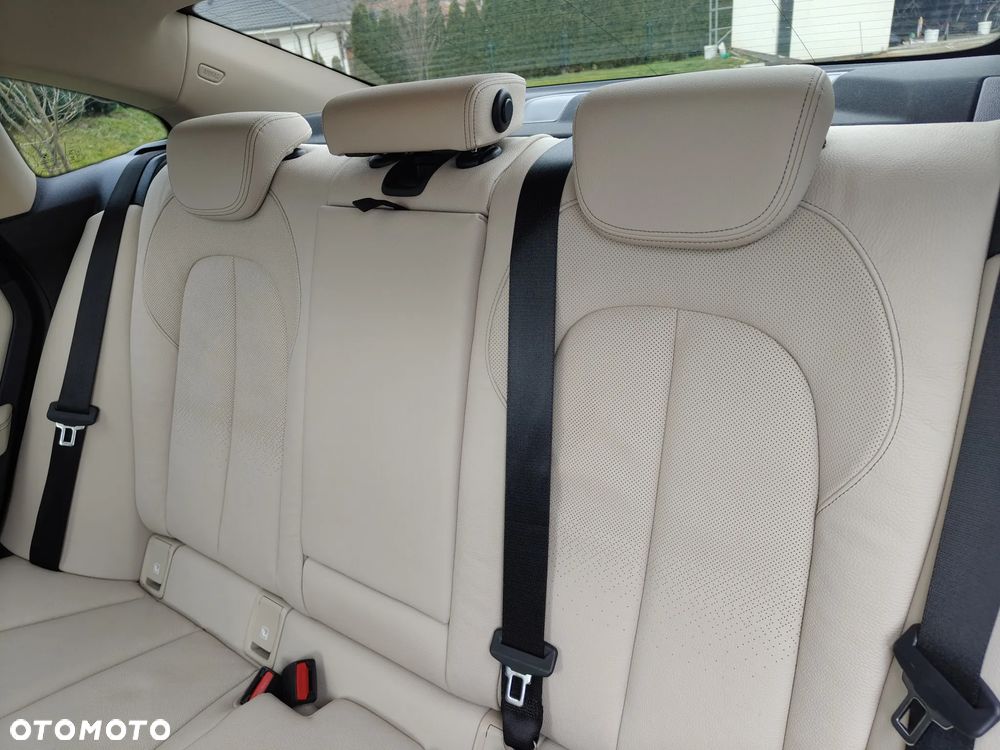 BMW Seria 2 218d Sport-Aut Sport Line - 19