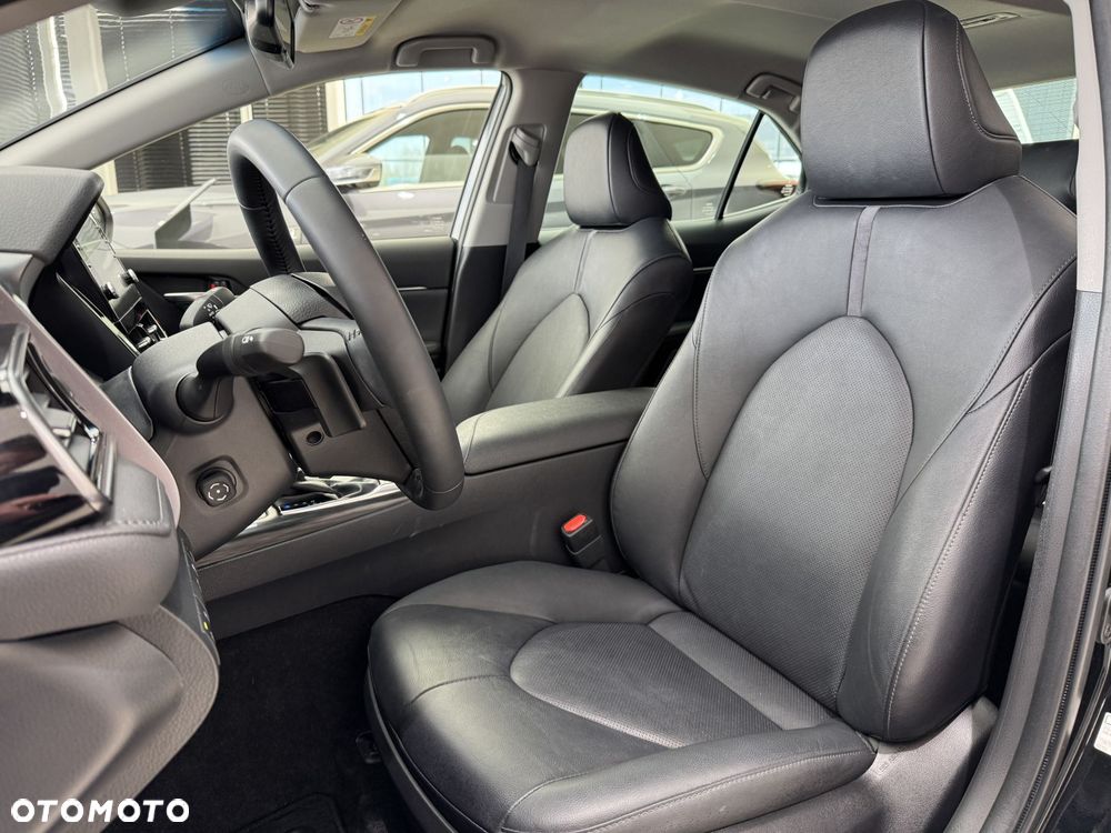 Toyota Camry - 10