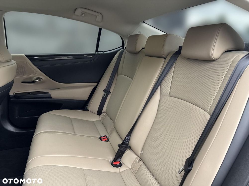 Lexus ES - 20