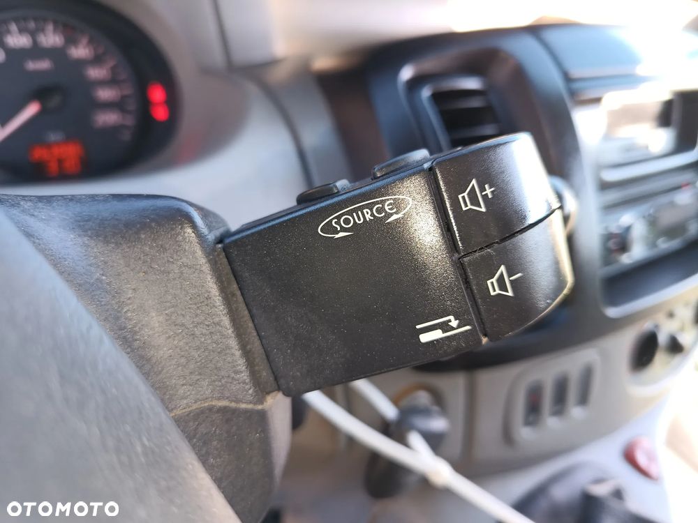 Renault Trafic ver-2-0-16v-combi-l2h1 - 36