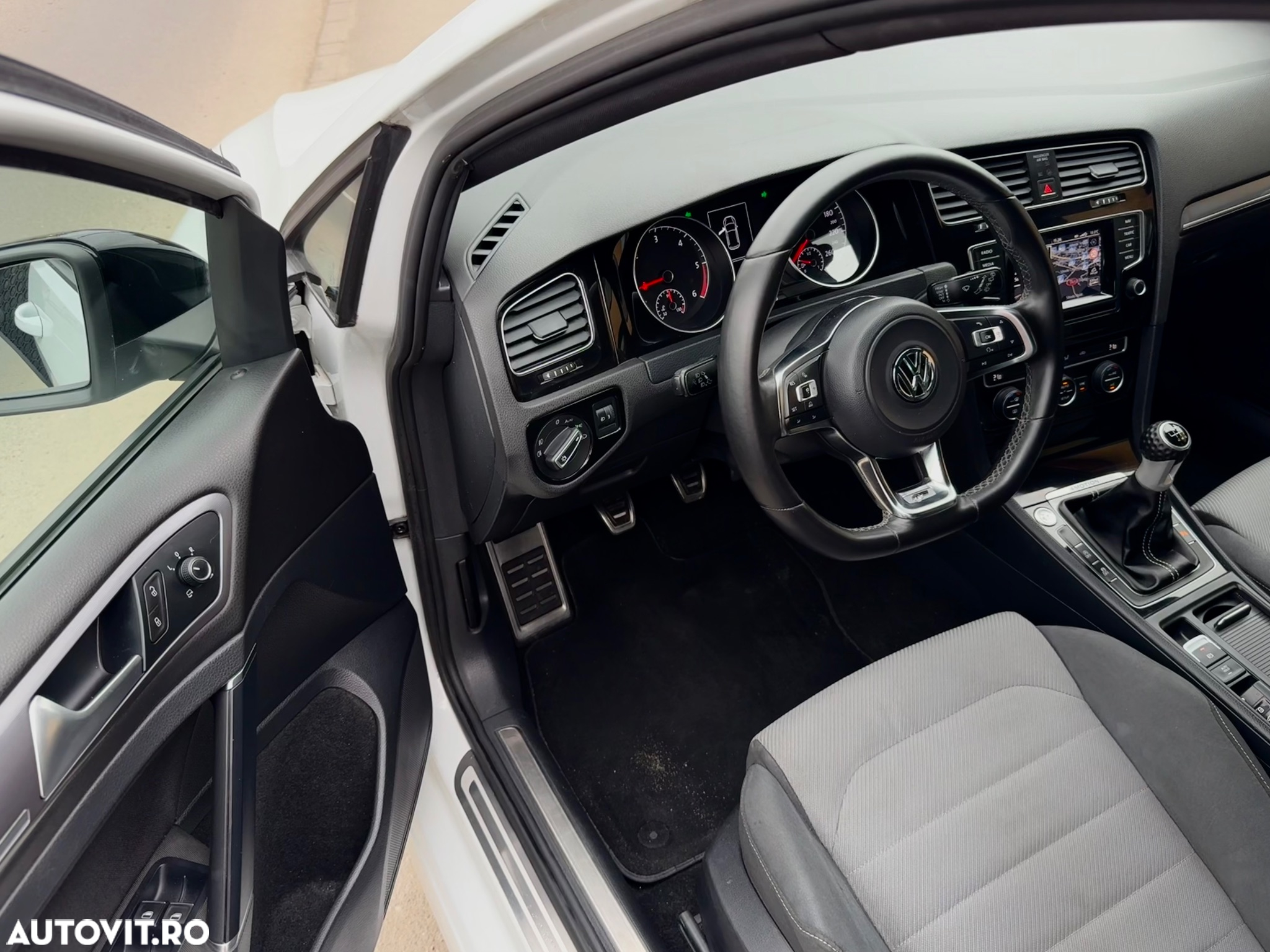 Volkswagen Golf - 8