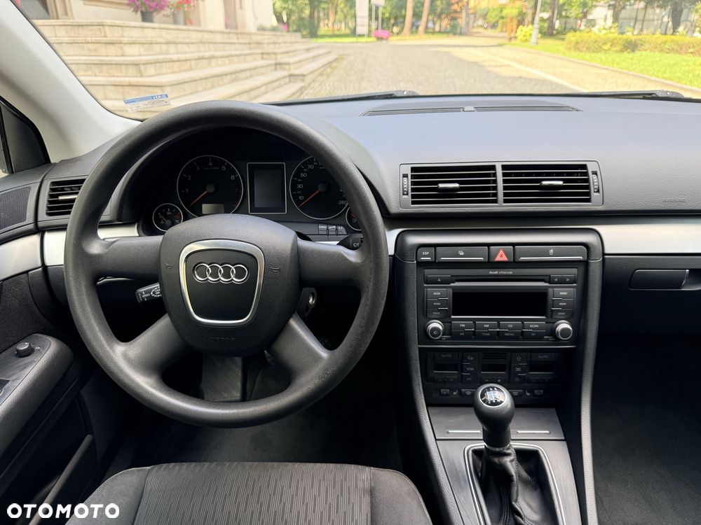 Audi A4 Limousine - 8