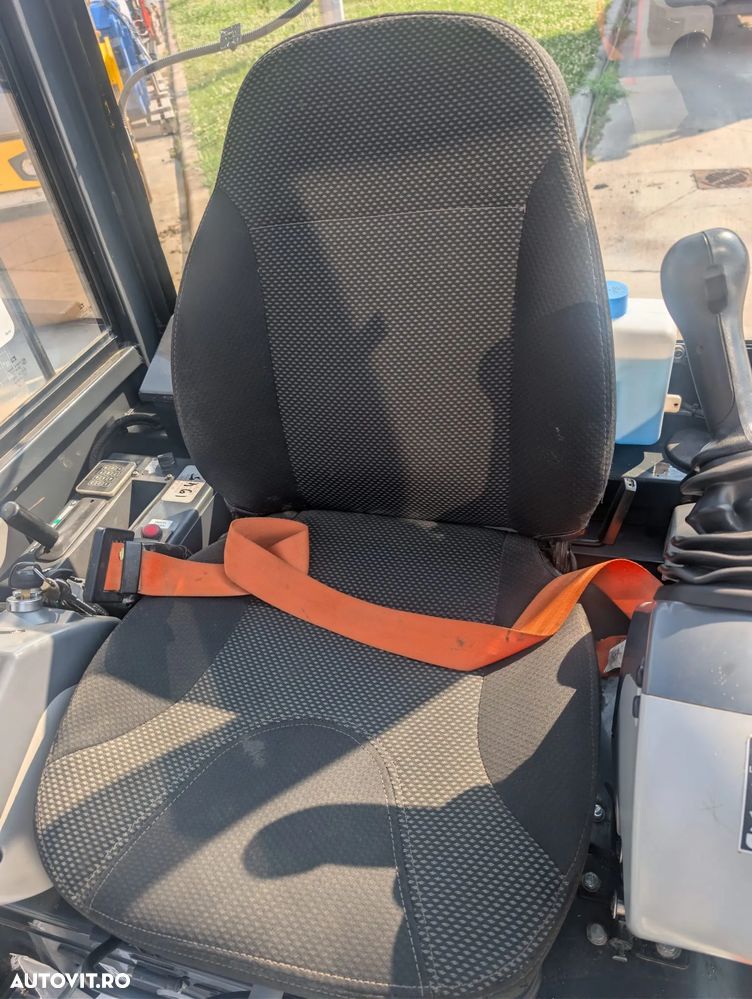 Hitachi 2 tone, Adancime sapare 2,5m, ZX19-6, CUPLA RAPIDA+3 CUPE  NOI, inst picon pe brate, lama nivelare, senile 90% ok EXTENSIBILE, camera spate, latime 1m, posibilitatea leasing 4 ani-PROMOTIE 21.900 EUR+Tva - 15