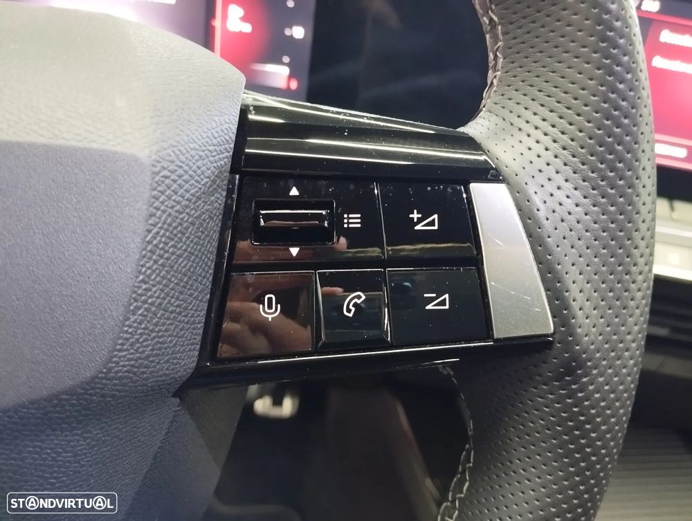 Opel Astra 1.2 T GS - 25