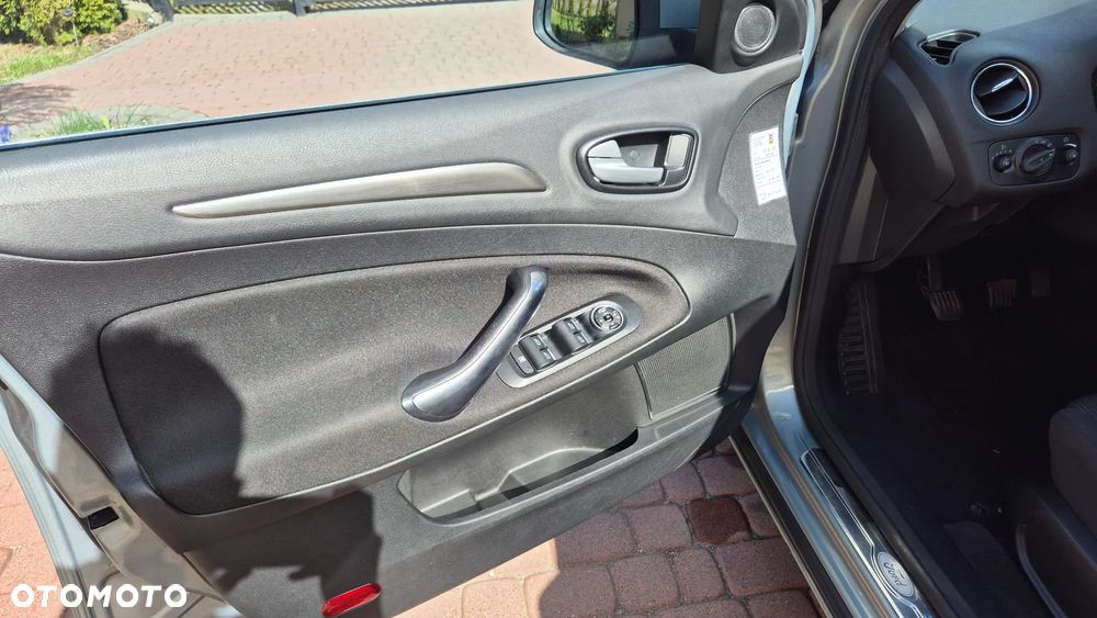 Ford Mondeo 2.0 FF Titanium - 27