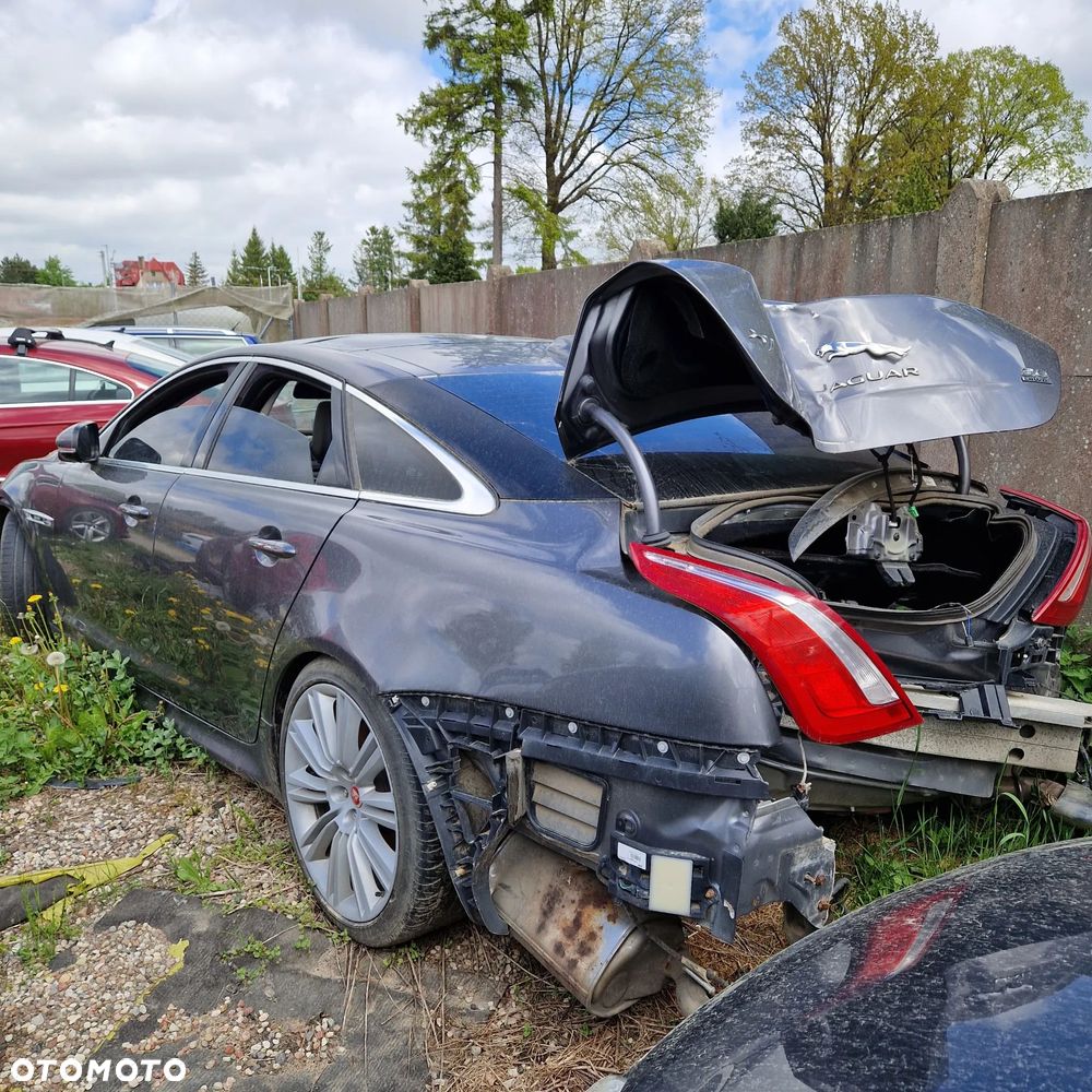 Jaguar XJ 3.0 V6 Kompressor AWD R-Sport - 4