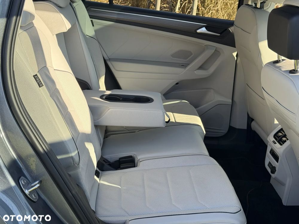 Volkswagen Tiguan Allspace 2.0 TSI 4Mot Elegance DSG - 16