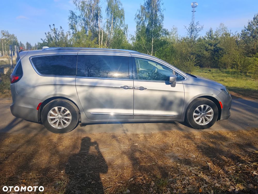Chrysler Pacifica - 13