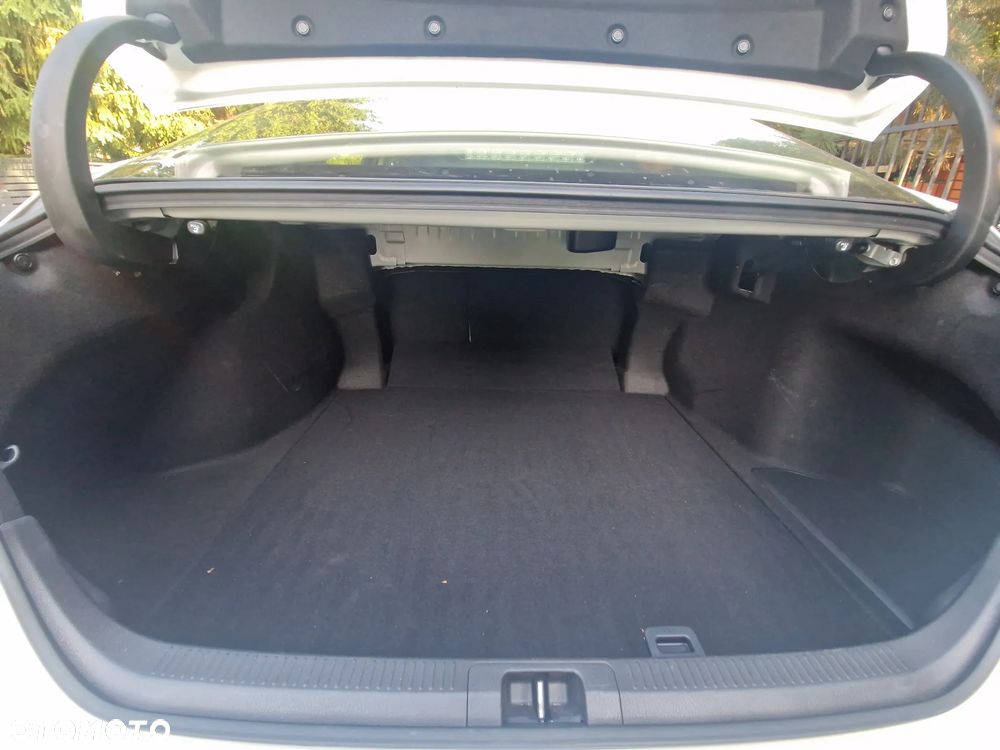 Toyota Camry - 12