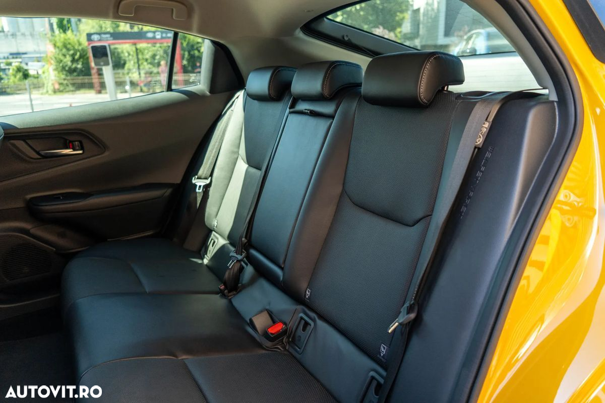 Toyota Prius - 25
