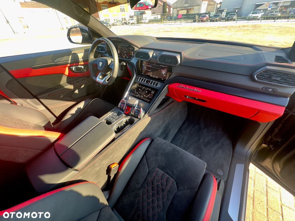 Lamborghini Urus - 17