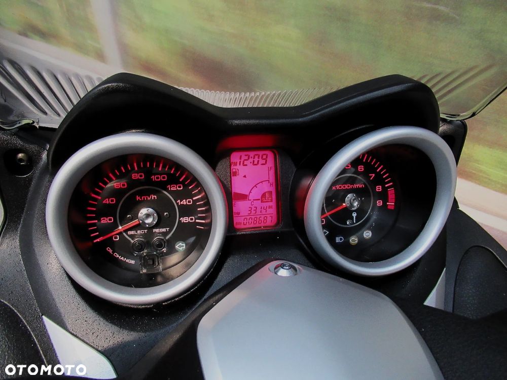 Yamaha X-max - 9