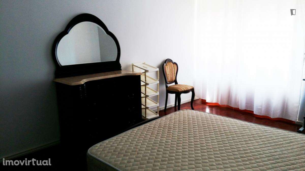 Quarto - localizado em Linda-a-Velha Lisbon - Grande imagem: 2/20