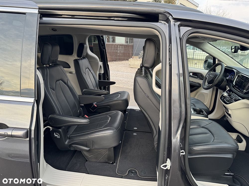 Chrysler Pacifica - 13