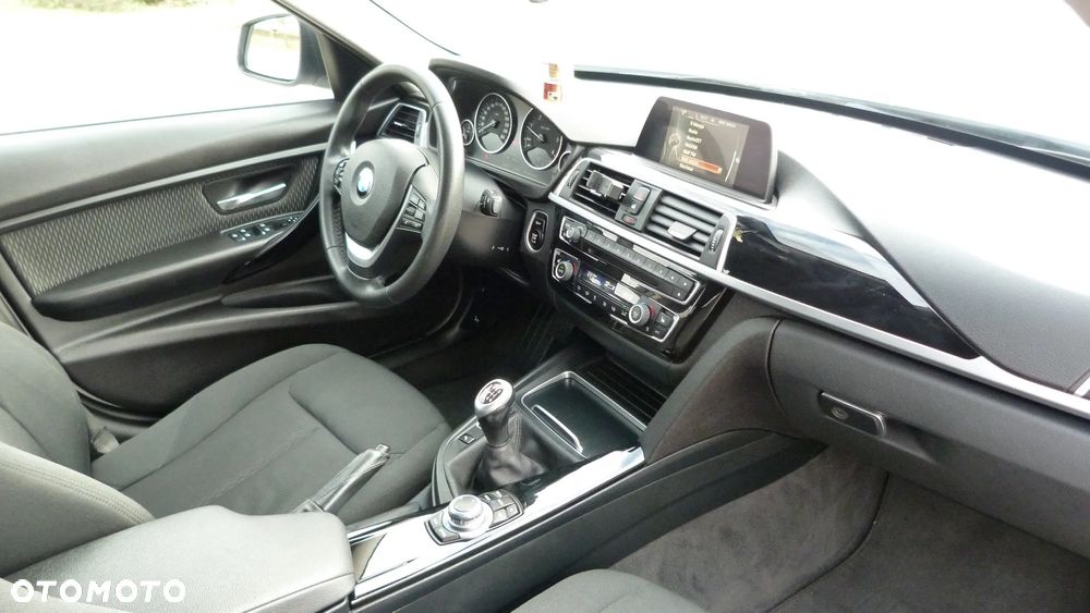 BMW Seria 3 318d Touring Sport Line - 21