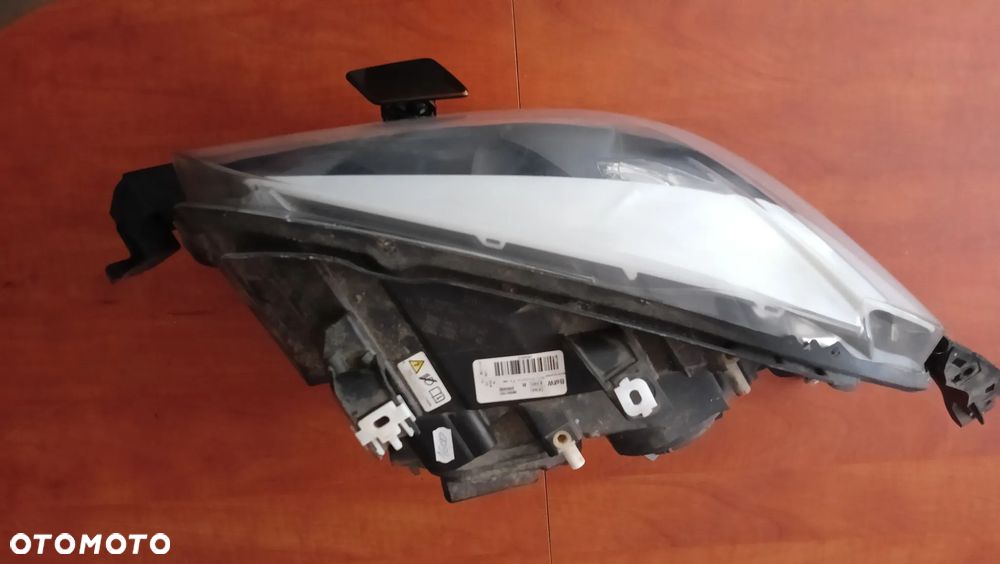 LAMPA PRZÓD PRZEDNIA PRAWA BMW X1 E84 BI-XENON 89501701 - 2