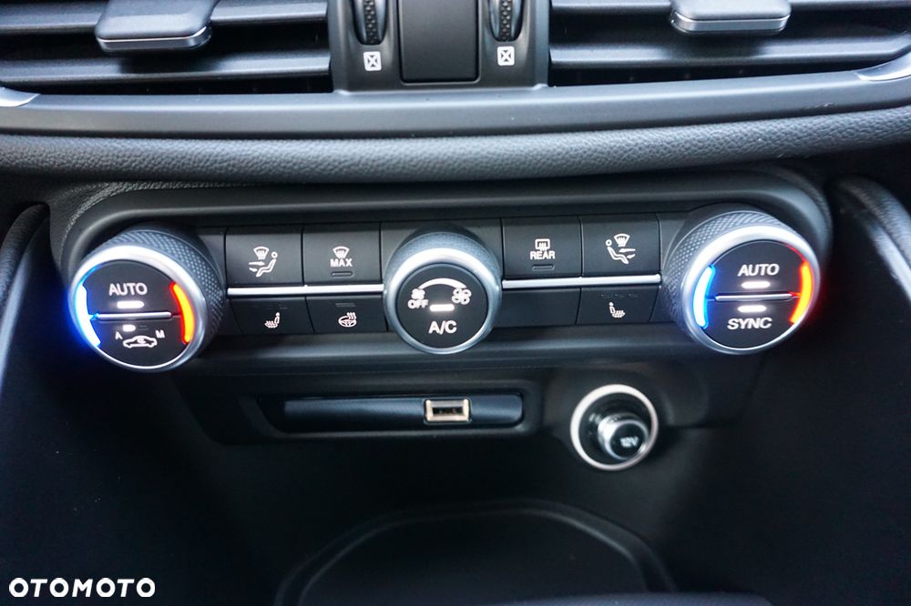 Alfa Romeo Giulia 2.0 Turbo Veloce Q4 - 24